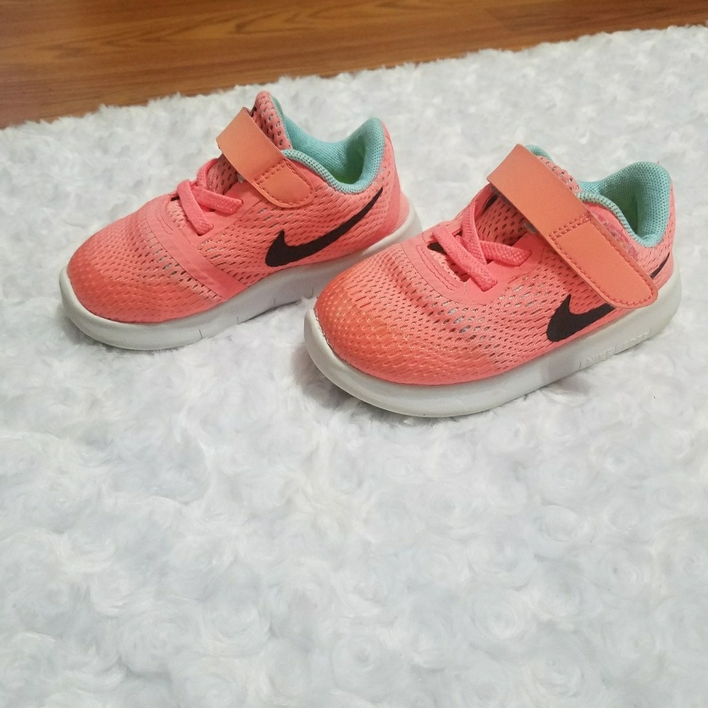 NIKE SNEAKERS